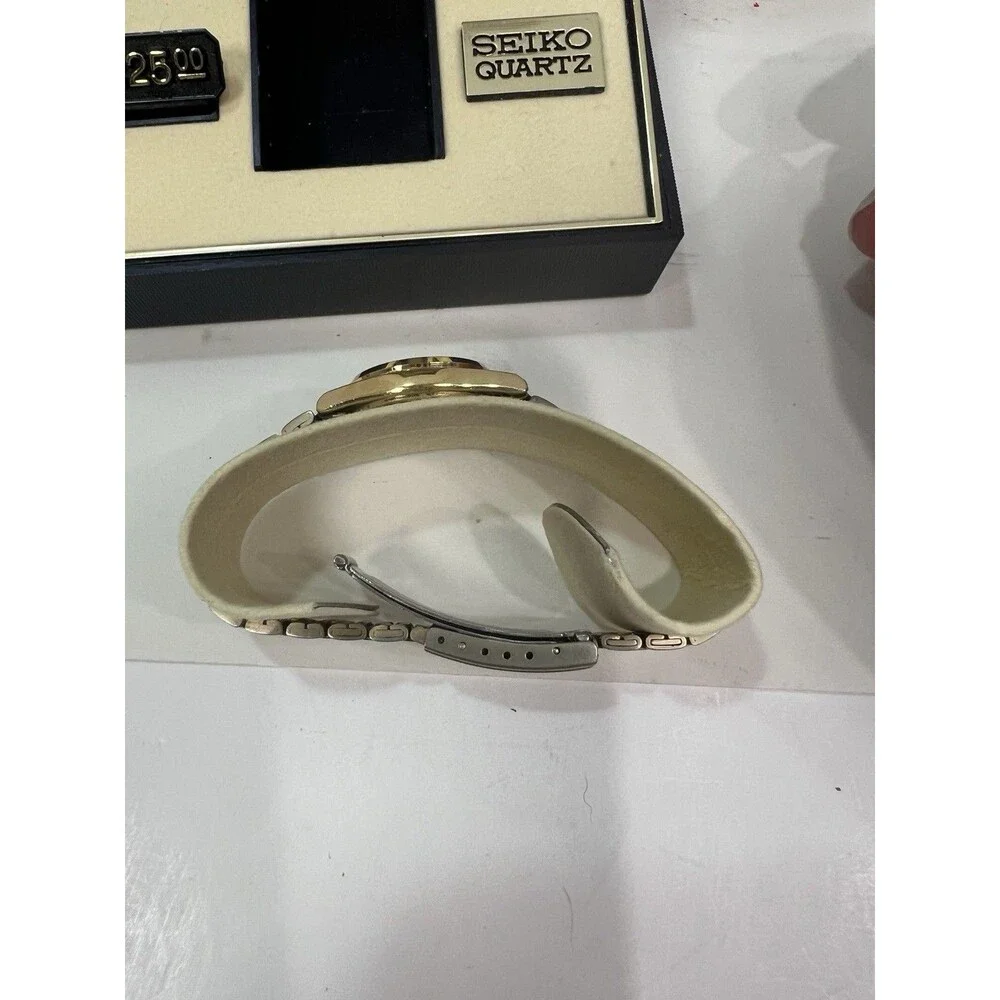 Vintage Seiko Mickey Mouse Watch 3Y03-0039 Starburst Ladies Gold Tone Box Tag